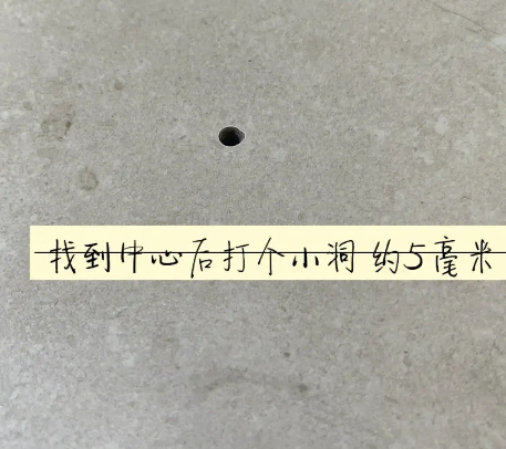 鞍山瓷砖空鼓维修公司专业解答在瓷砖铺贴过程中，如果砂料搅拌不均匀，将会带来以下问题